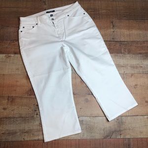Women’s Chaps White Denim Capris